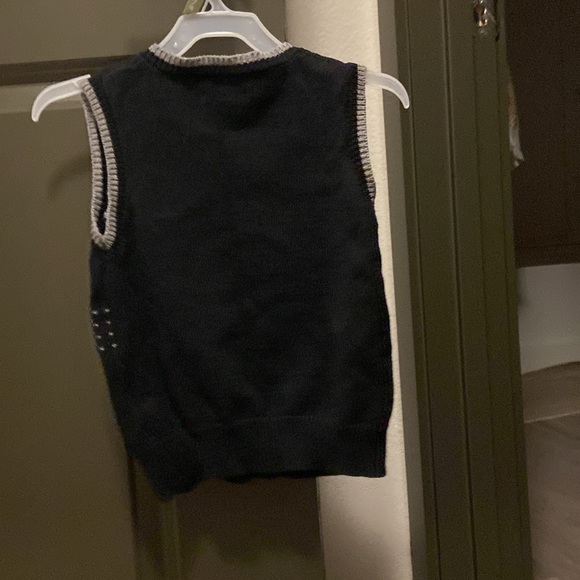 Kids size 4 sweater vest - Picture 2 of 3